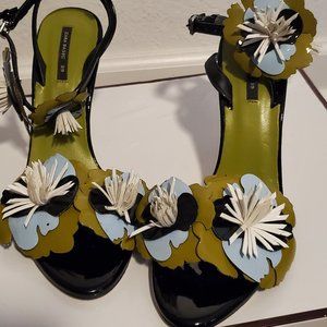 Heeled shoes